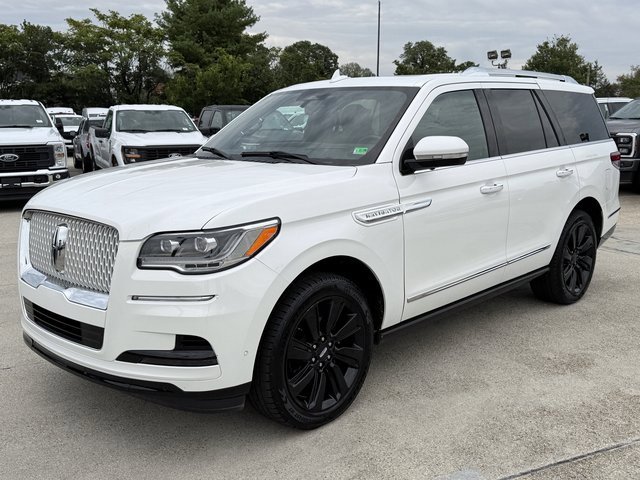 Used 2022 Lincoln Navigator Reserve w/ Monochromatic Package image 12
