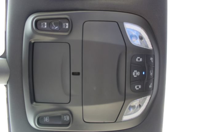 Used 2025 Chrysler Pacifica Limited FWD image 24