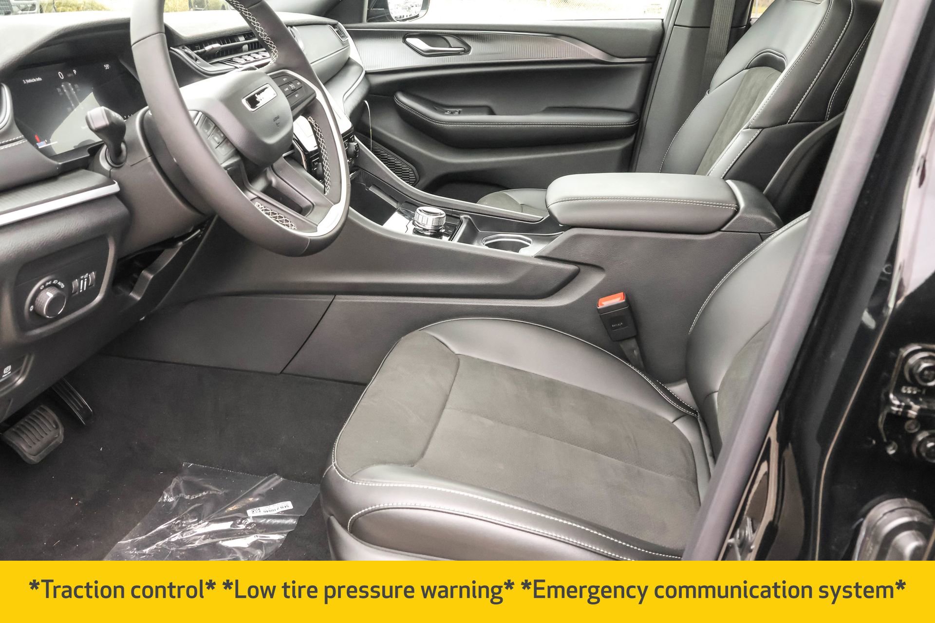 New 2025 Jeep Grand Cherokee Altitude image 5