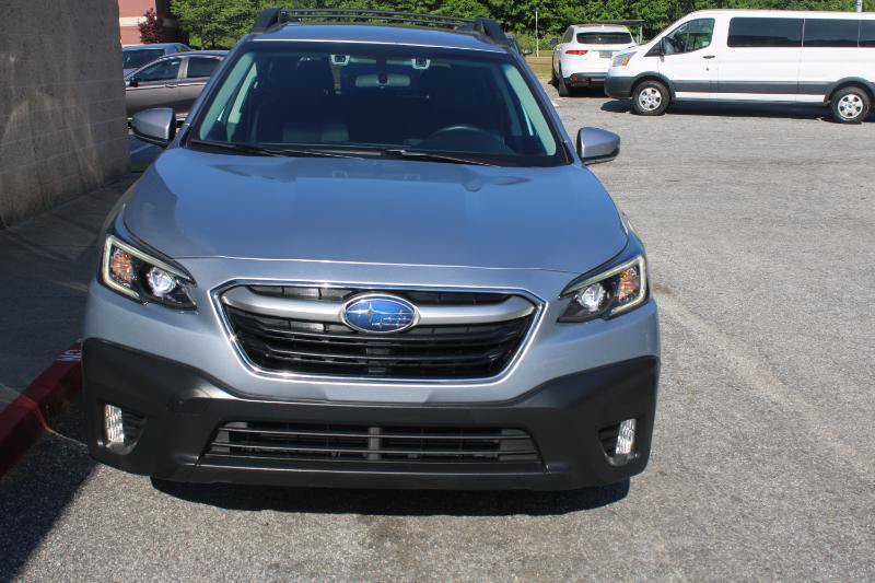 Used 2022 Subaru Outback Premium AWD/4WD image 1