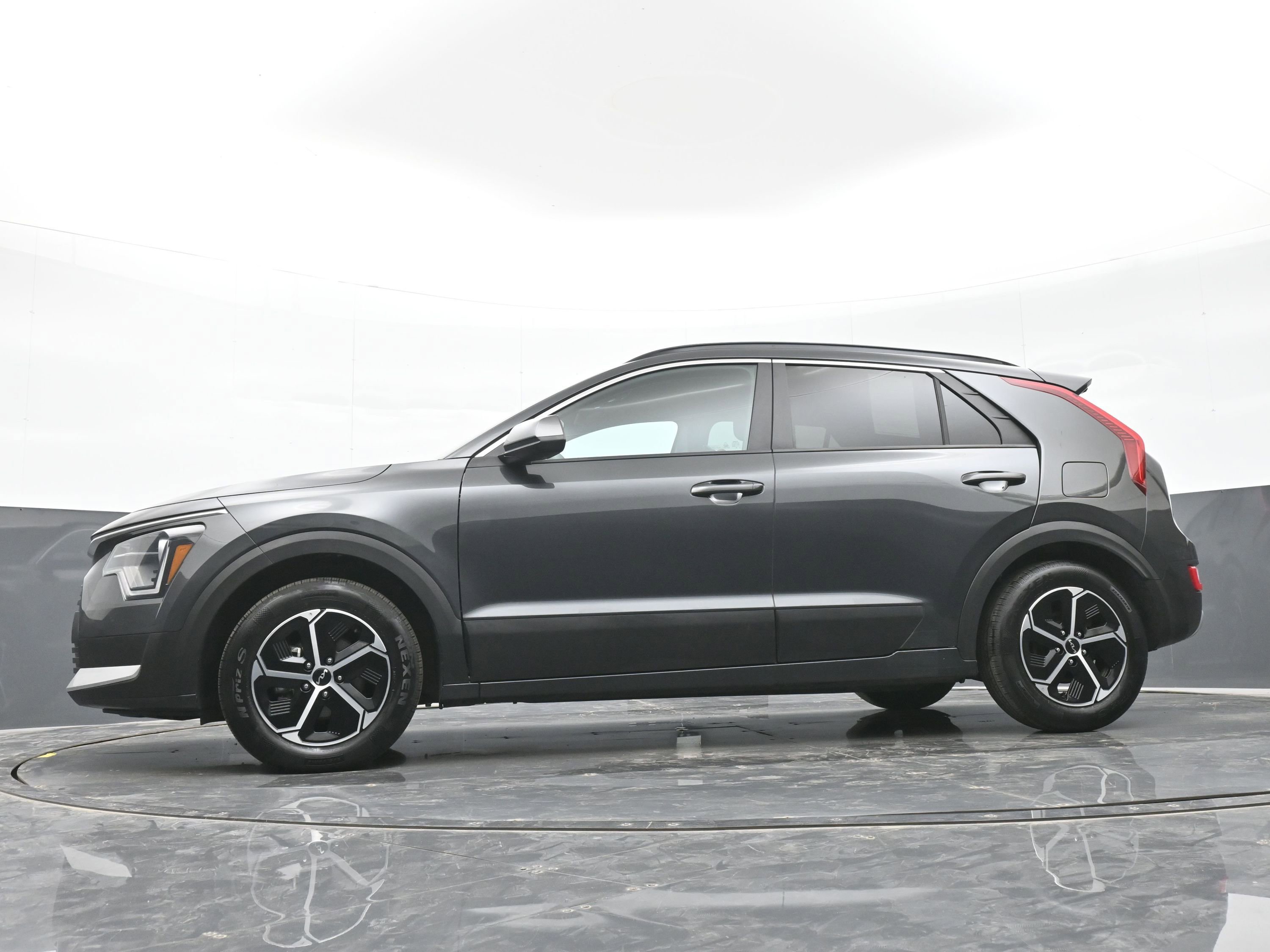 Used 2024 Kia Niro LX image 44