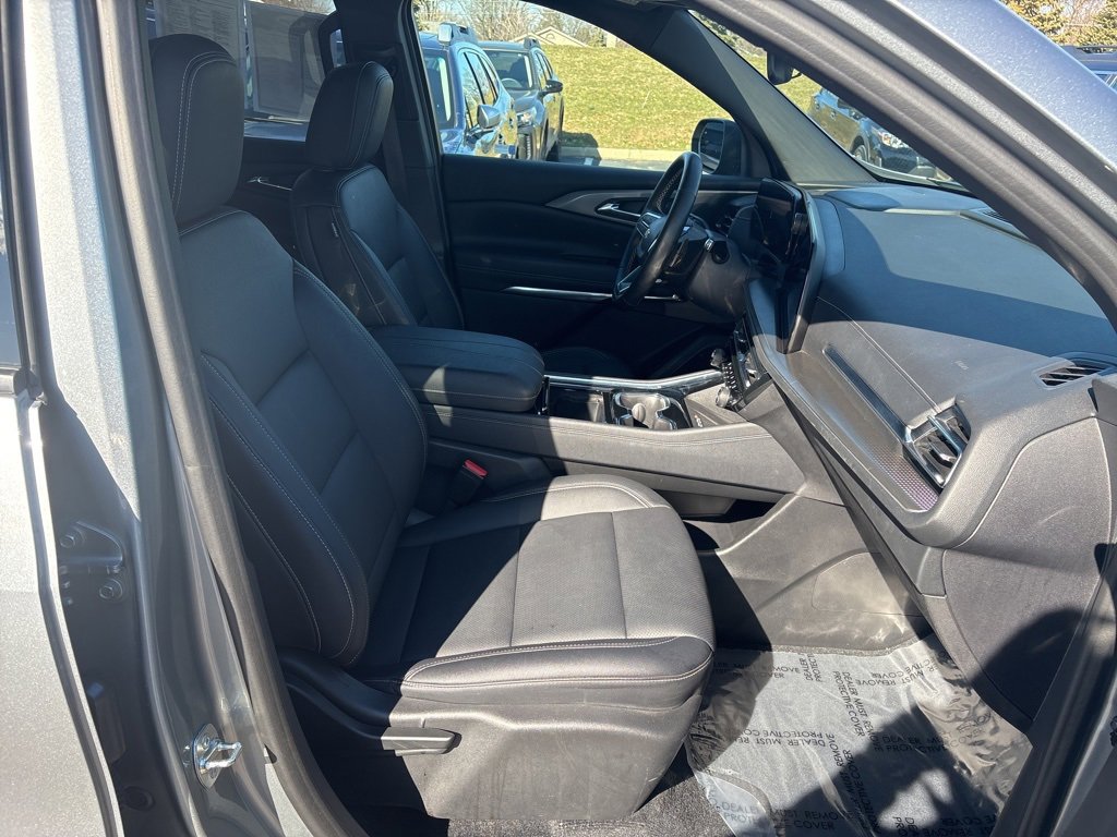 Used 2024 Chevrolet Traverse LT w/ LPO, Floor Liner Package image 10