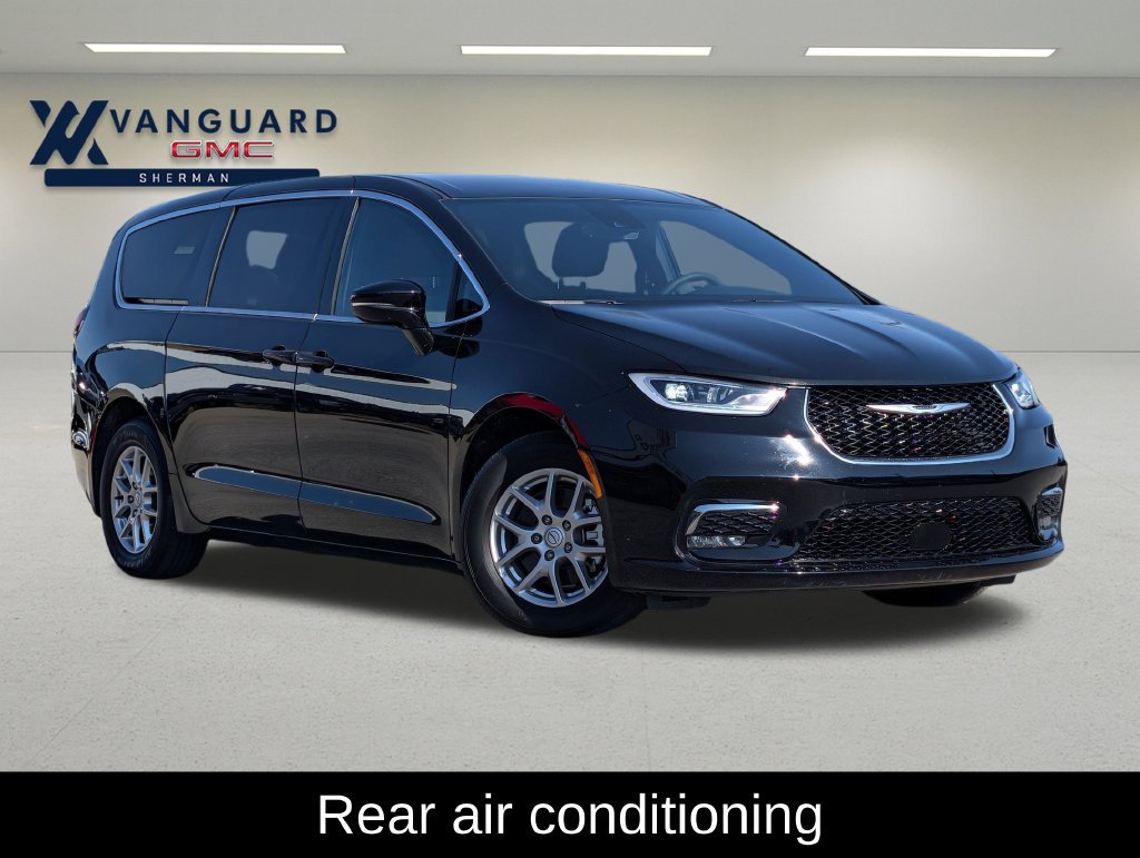 Used 2026 Chrysler Pacifica Select
