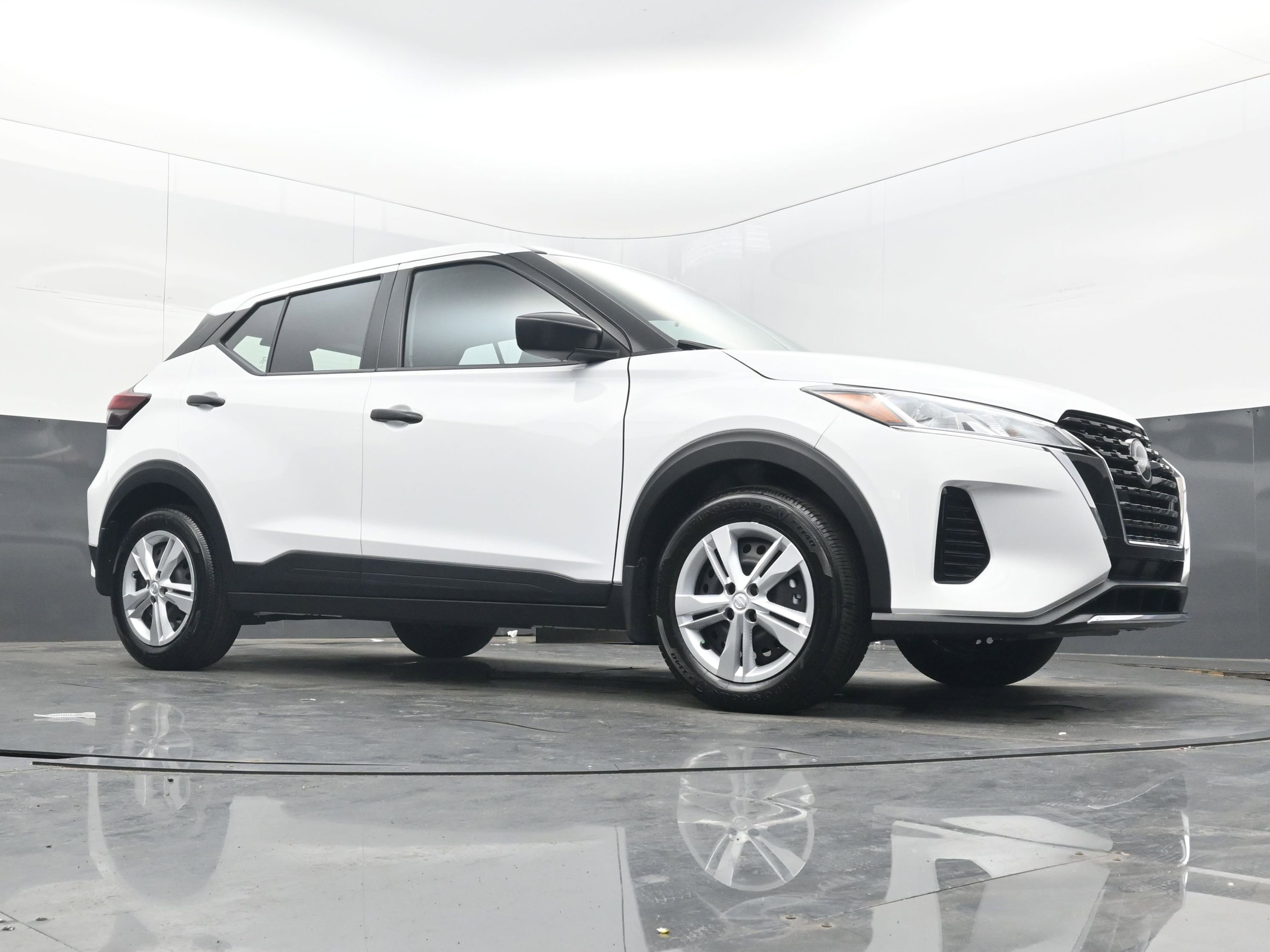 Certified 2025 Nissan Kicks Play S image 21