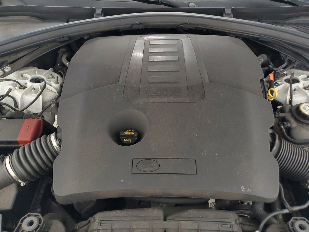 Used 2021 Land Rover Range Rover Velar R-Dynamic S image 9
