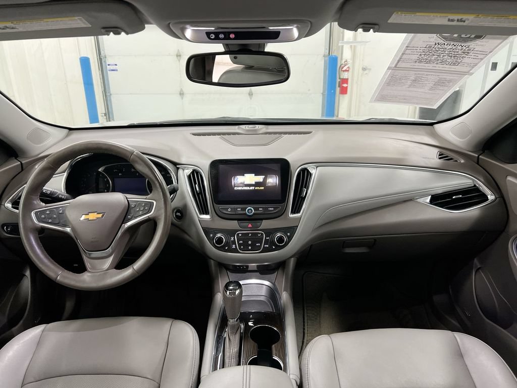 Used 2018 Chevrolet Malibu Premier FWD image 10