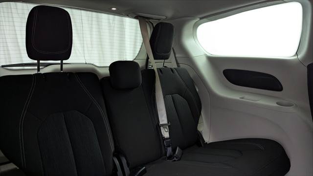 Used 2023 Chrysler Voyager LX FWD image 19