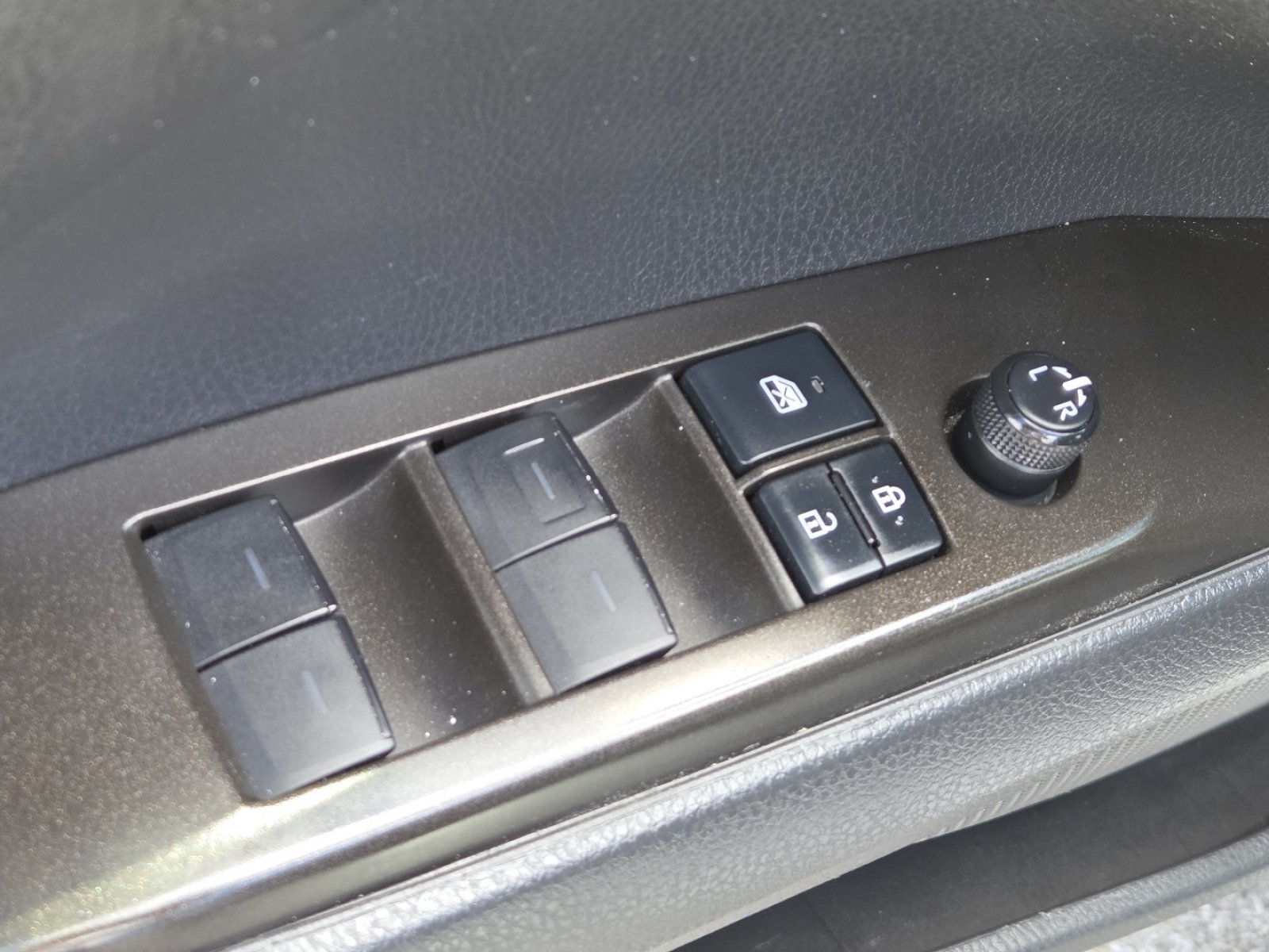 Used 2021 Toyota Camry SE FWD image 25