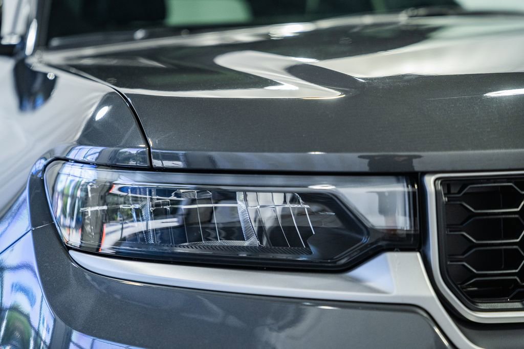 New 2026 Jeep Grand Cherokee Limited AWD/4WD image 13