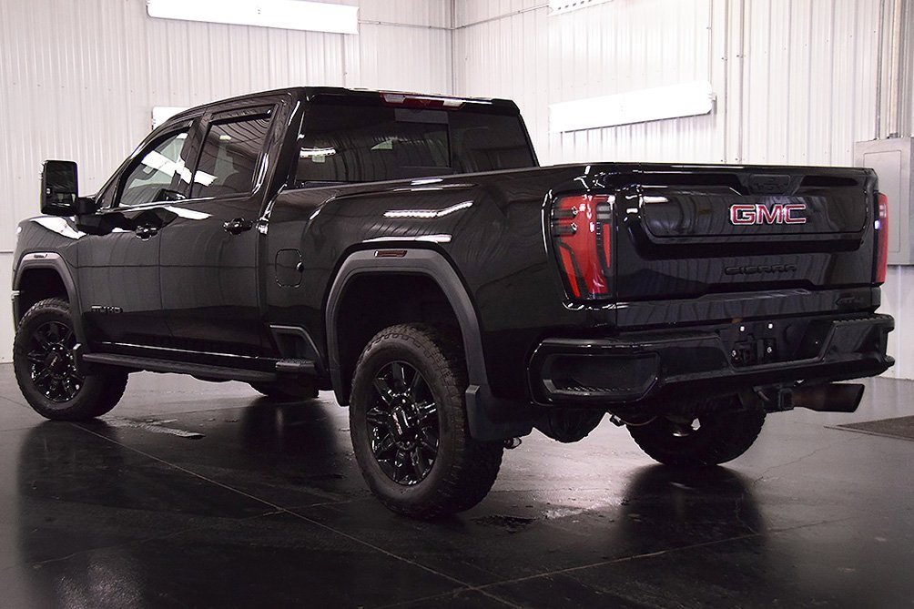 Used 2024 GMC Sierra 2500 AT4 w/ AT4 Preferred Package image 5