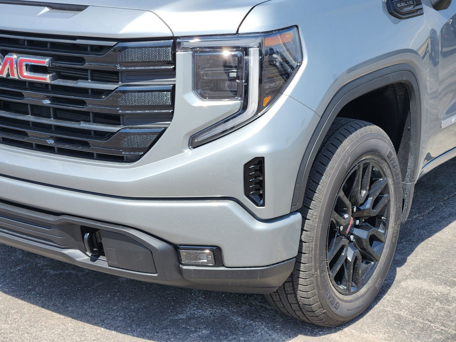 New 2026 GMC Sierra 1500 Elevation image 11