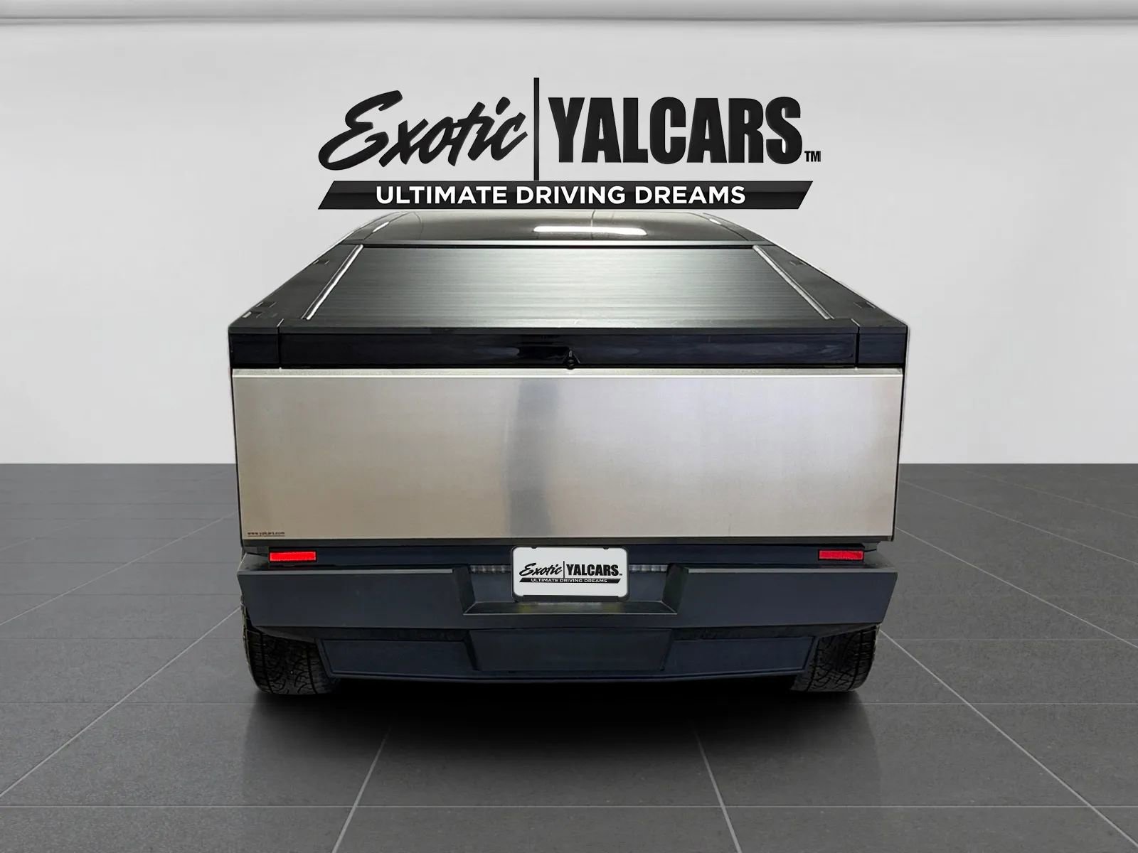 Used 2025 Tesla Cybertruck AWD Crew Cab image 4