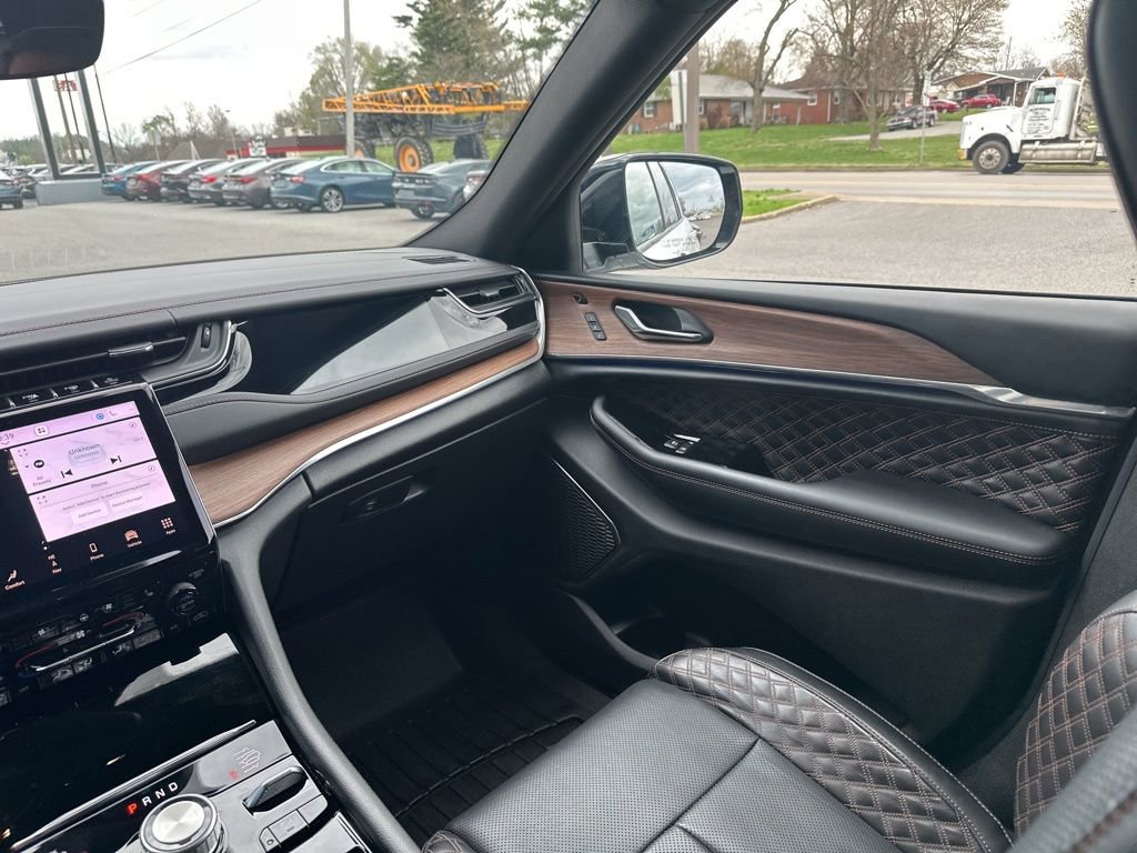 Used 2024 Jeep Grand Cherokee Summit image 16