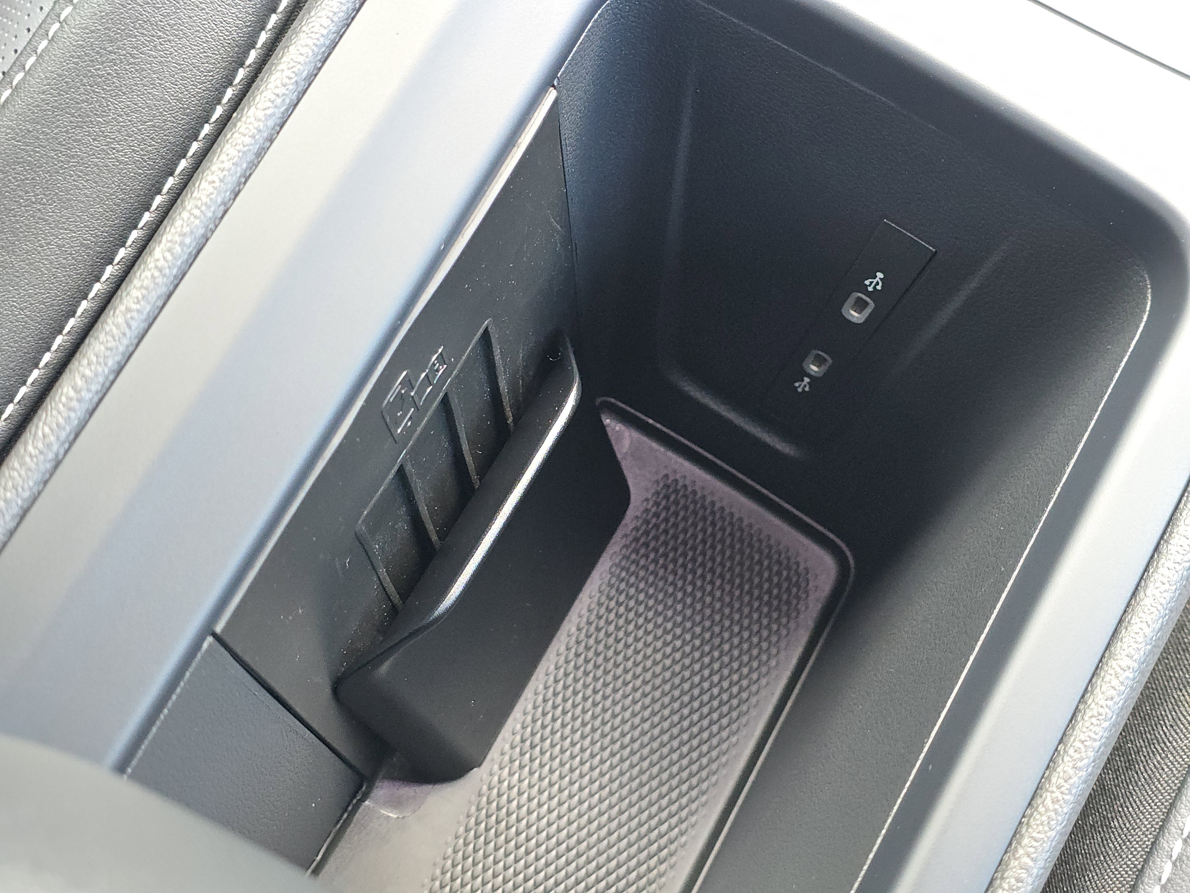 New 2025 Volkswagen Tiguan SE R-Line image 25