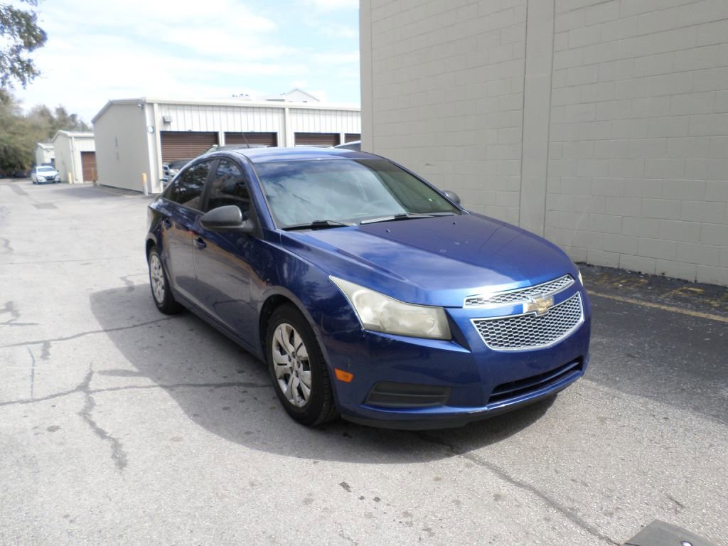 Used 2013 Chevrolet Cruze LS image 2