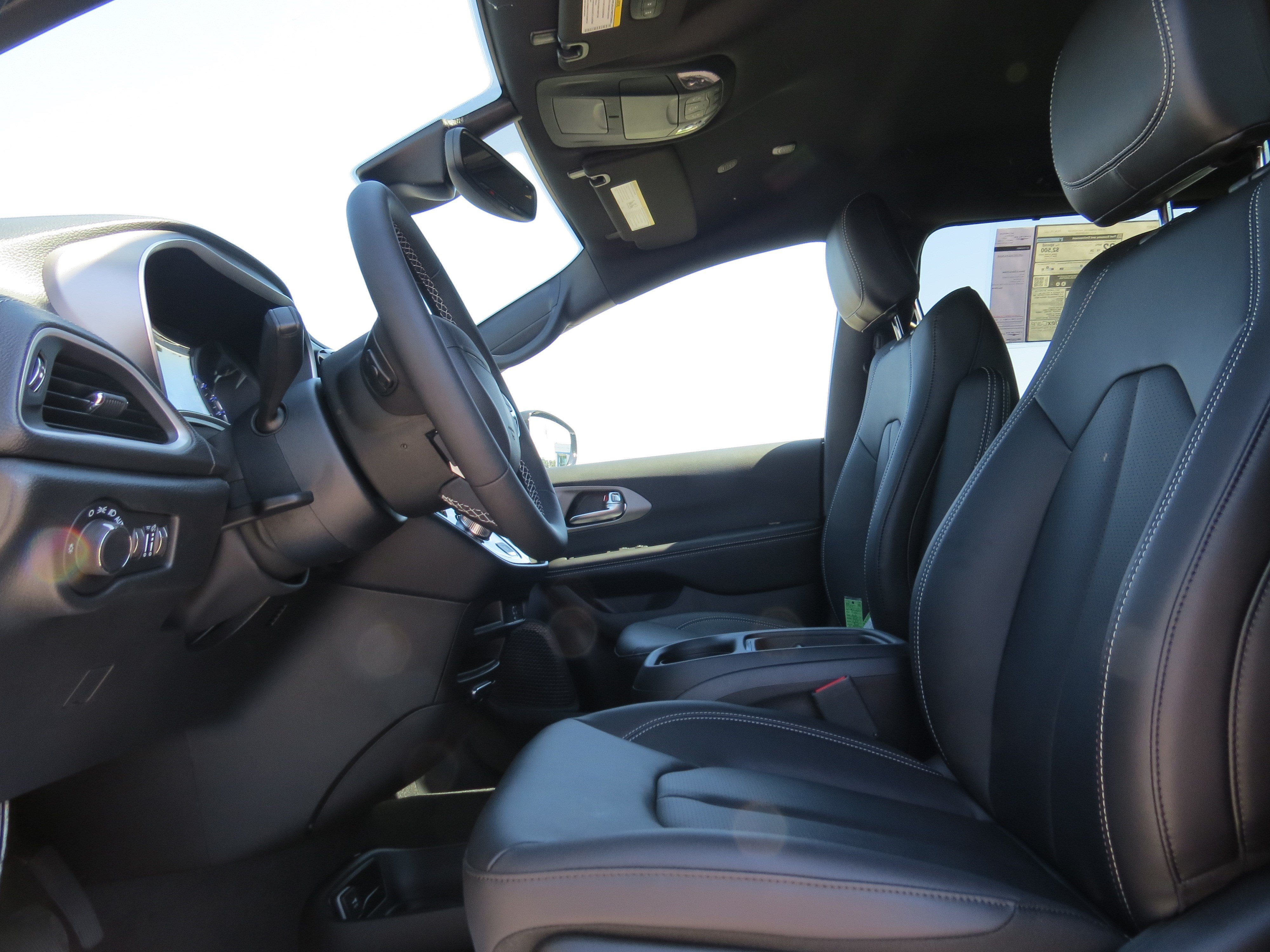 New 2027 Chrysler Pacifica Select FWD image 14