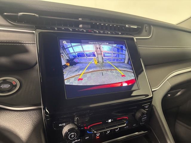 Used 2024 Jeep Grand Cherokee L Laredo image 20