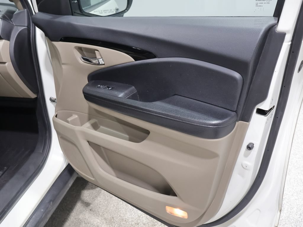 Used 2017 Honda Pilot Touring image 28