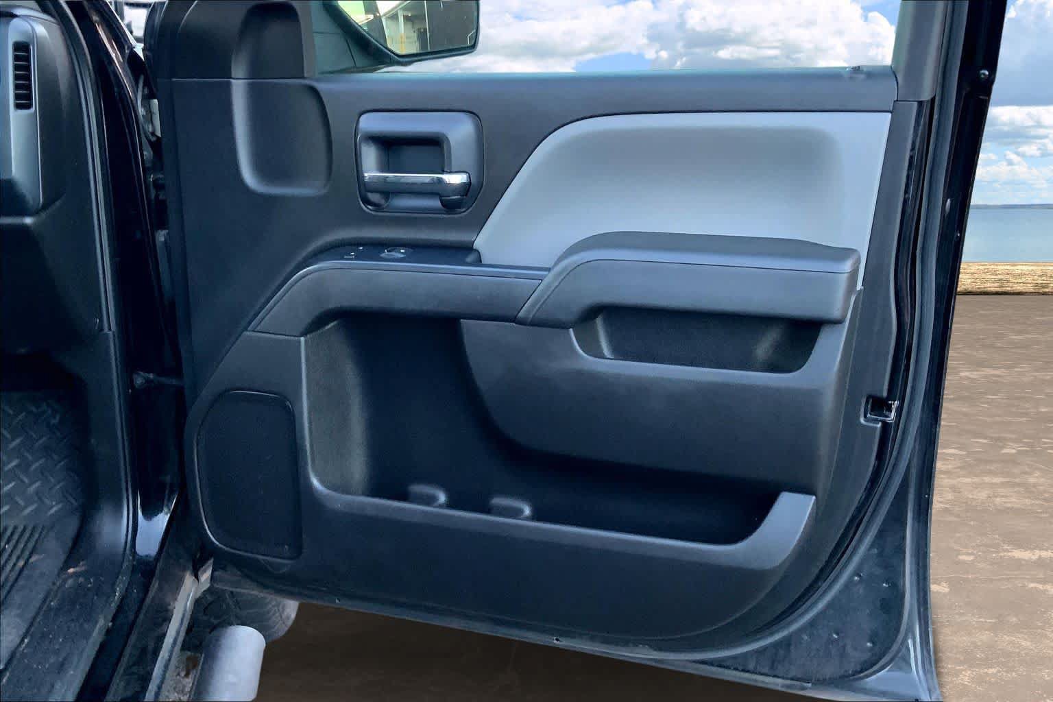 Used 2018 Chevrolet Silverado 1500 Custom w/ Custom Value Package RWD image 28