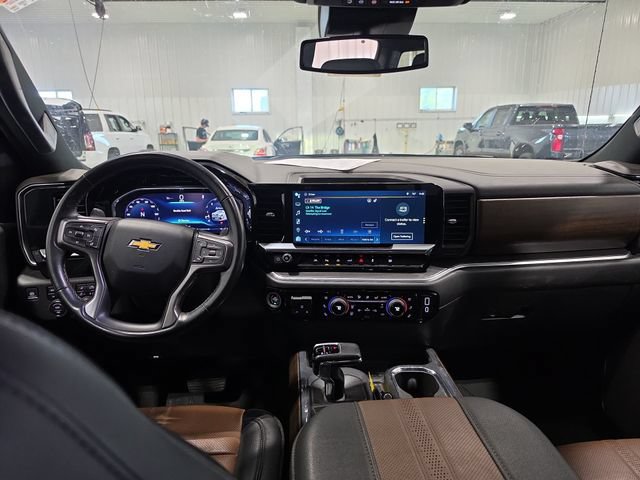 Used 2024 Chevrolet Silverado 1500 High Country w/ High Country Premium Package AWD/4WD image 4