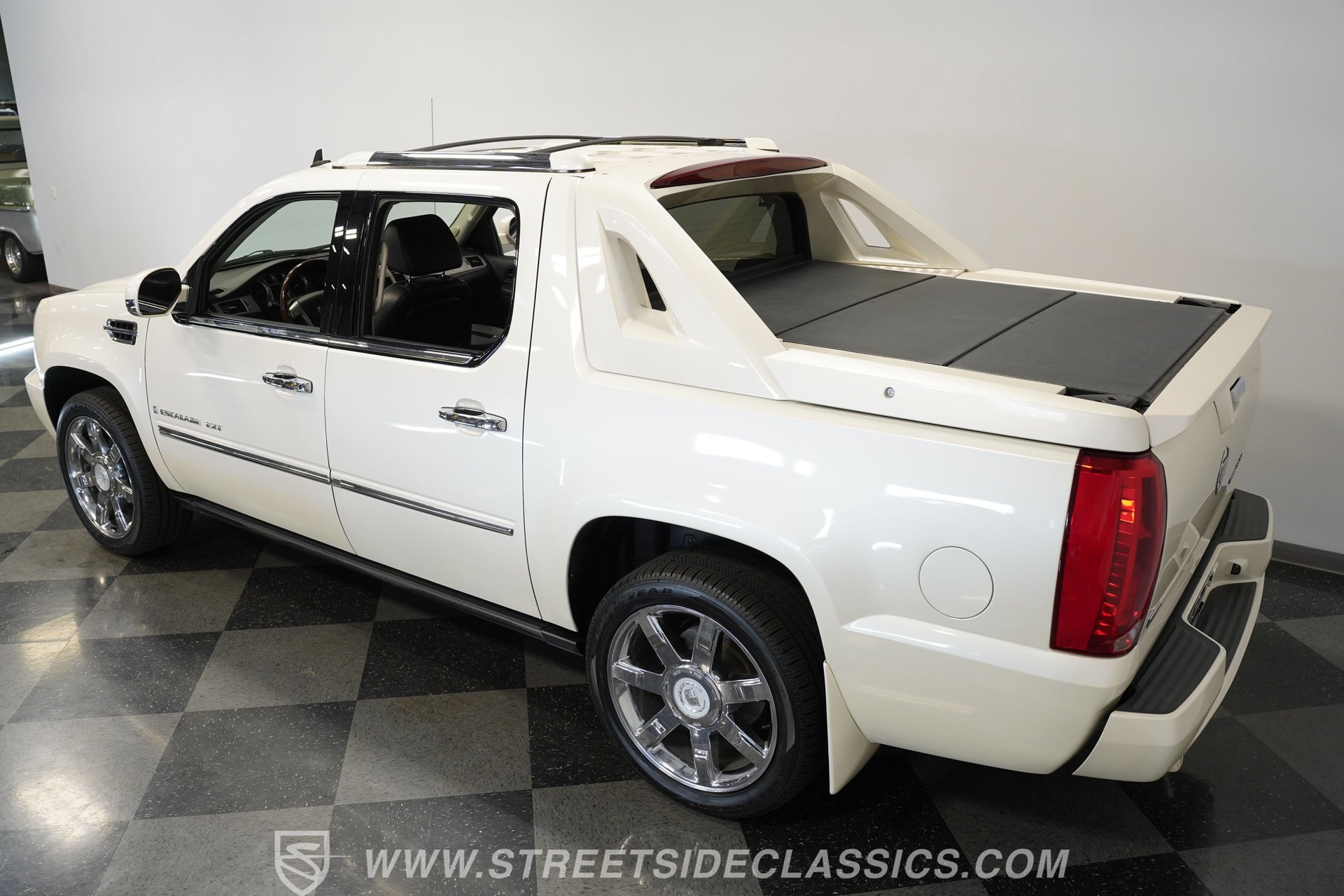 Used 2009 Cadillac Escalade EXT image 11