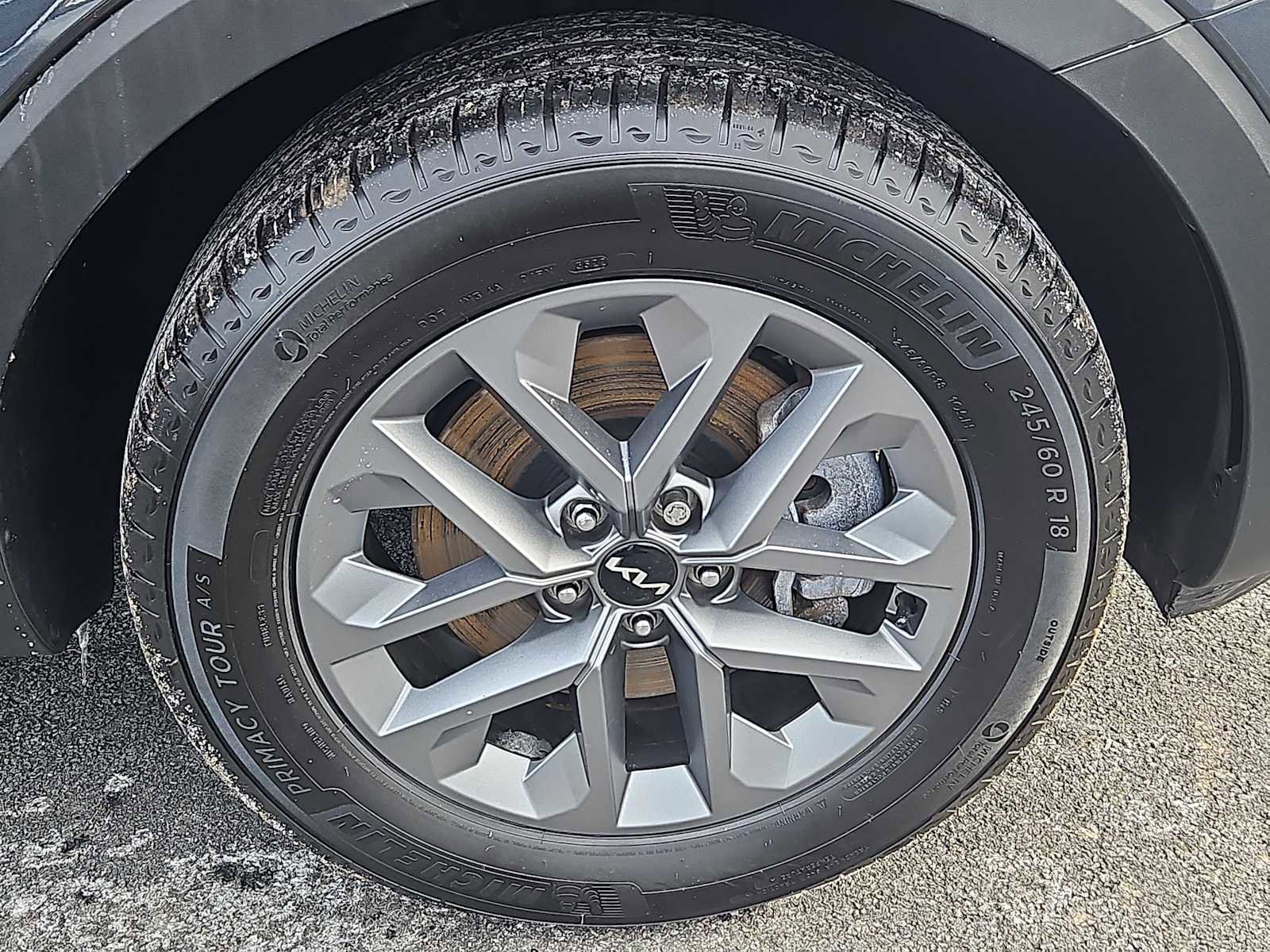 Certified 2024 Kia Telluride LX image 9