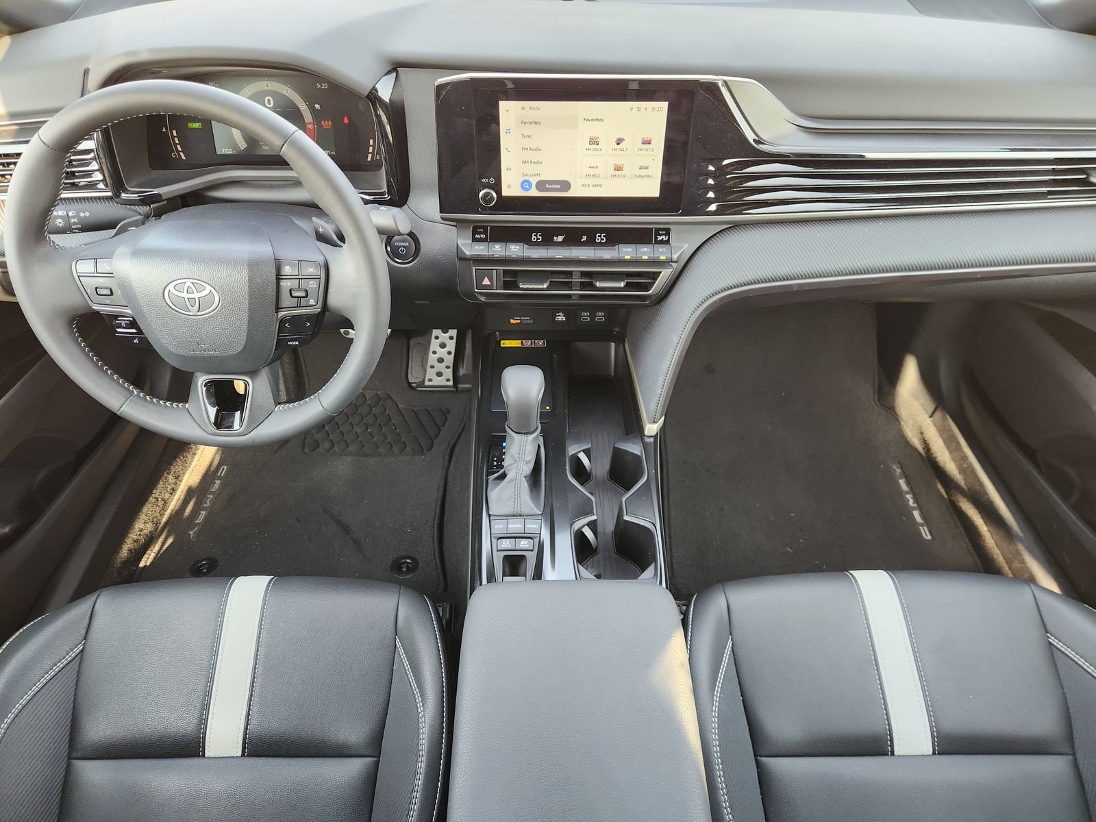 Used 2025 Toyota Camry SE w/ Convenience Package FWD image 30