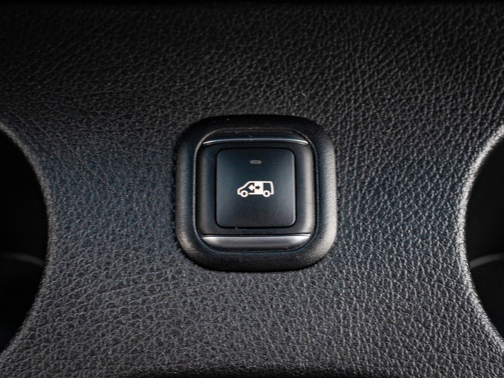 Used 2024 Mercedes-Benz Sprinter 2500 image 32