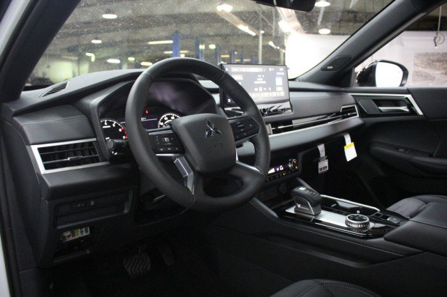 New 2026 Mitsubishi Outlander LE FWD image 5