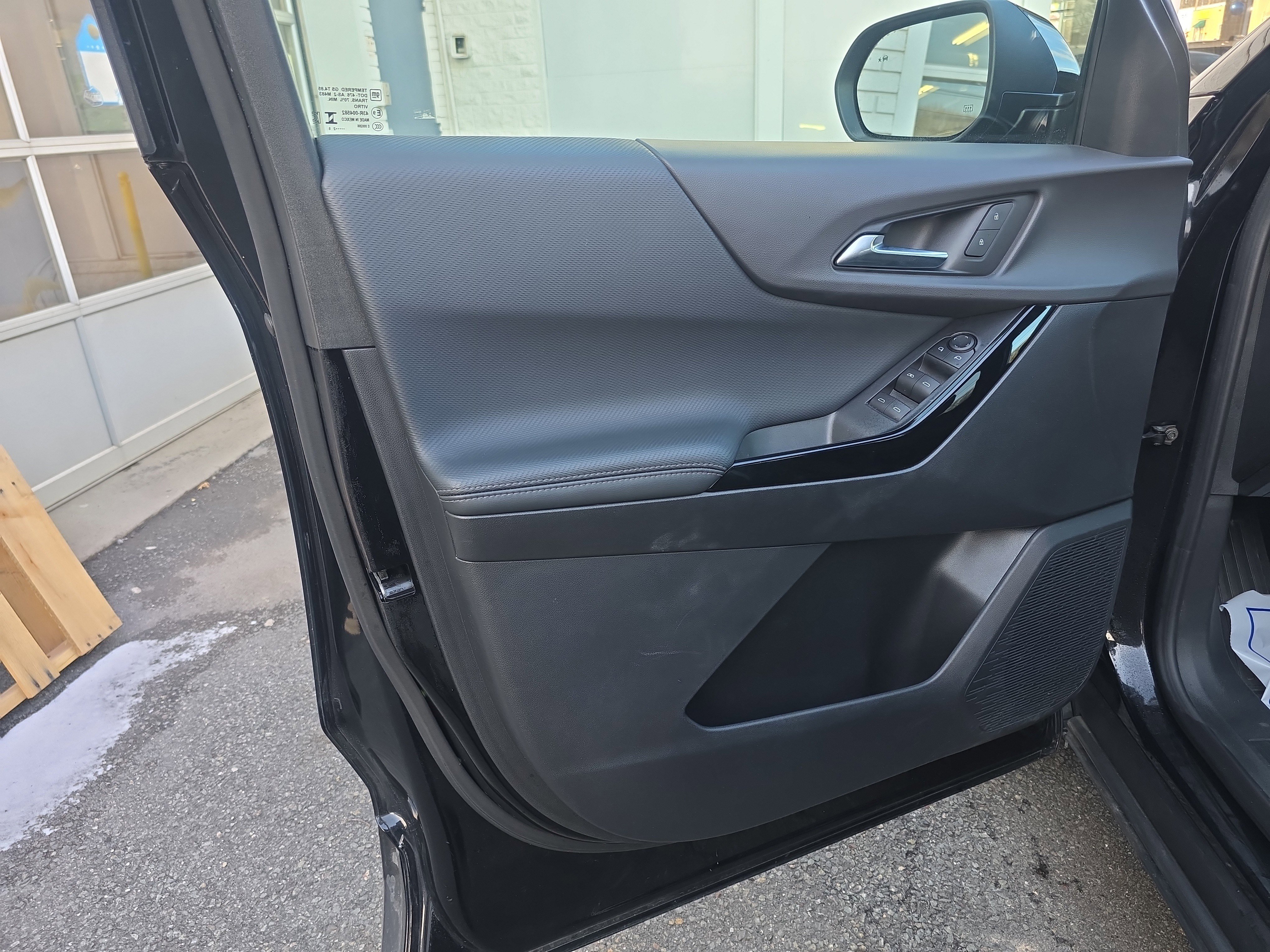 Used 2025 Chevrolet Equinox LT image 15