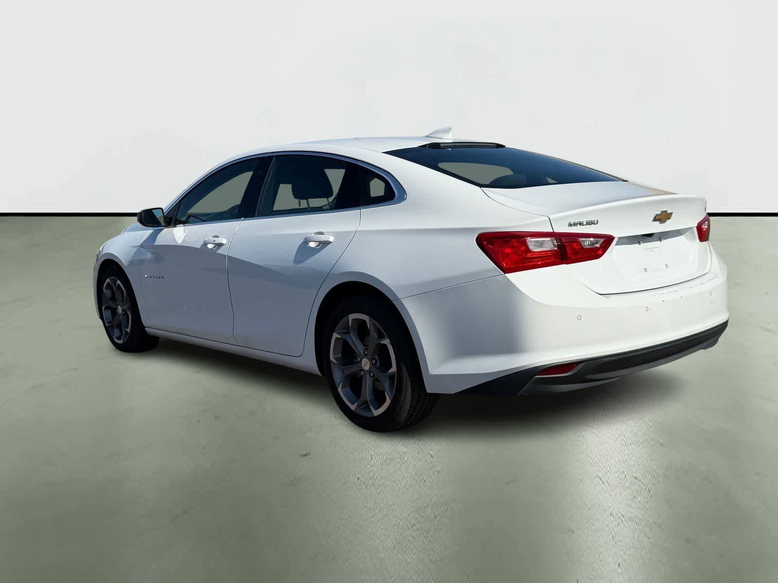 Used 2024 Chevrolet Malibu LT image 3