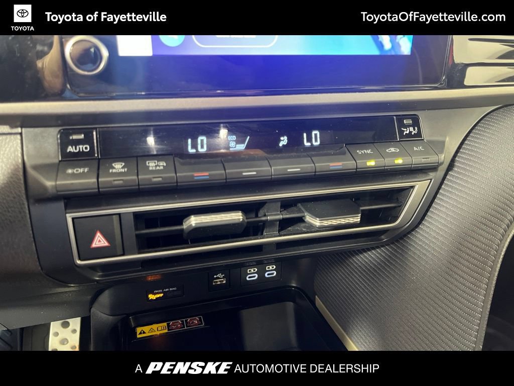 Certified 2025 Toyota Camry SE FWD image 31