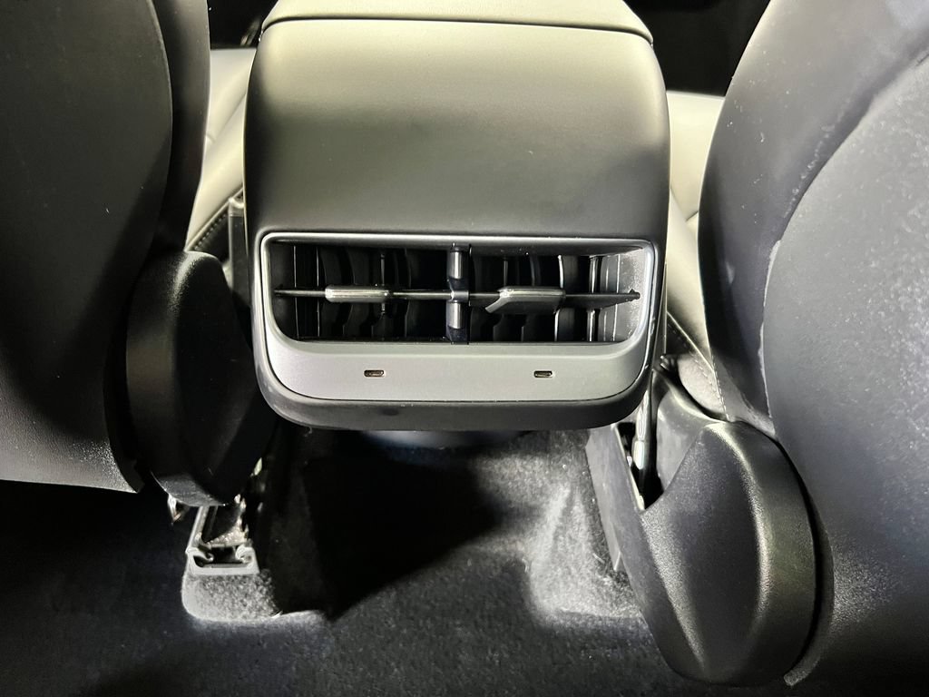 Used 2025 Tesla Model Y Long Range AWD/4WD image 22