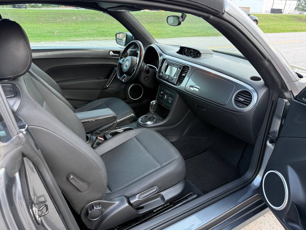 Used 2013 Volkswagen Beetle TDI FWD image 16