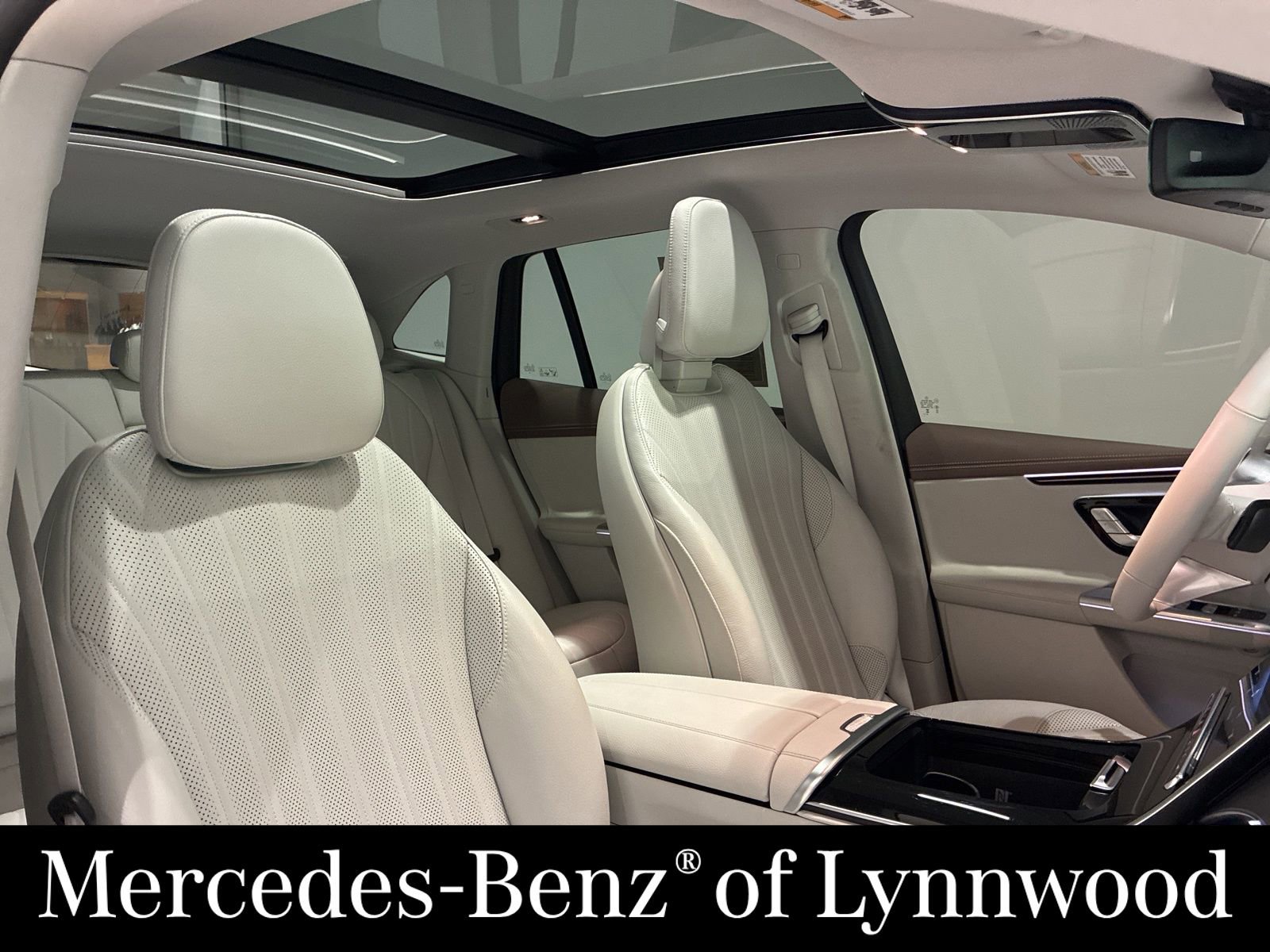 Used 2023 Mercedes-Benz EQE 500 4MATIC SUV image 29