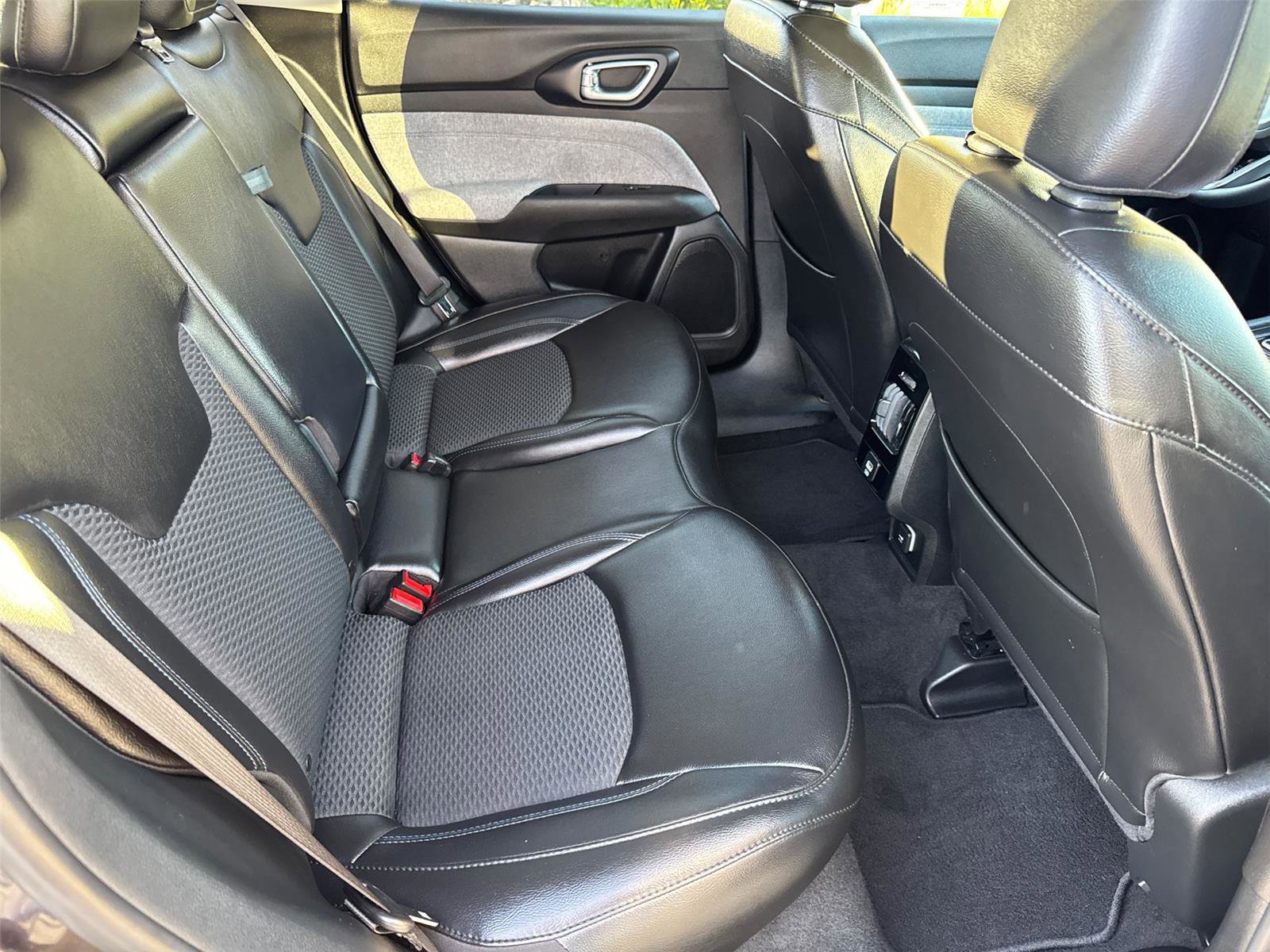 Used 2022 Jeep Compass Latitude image 18