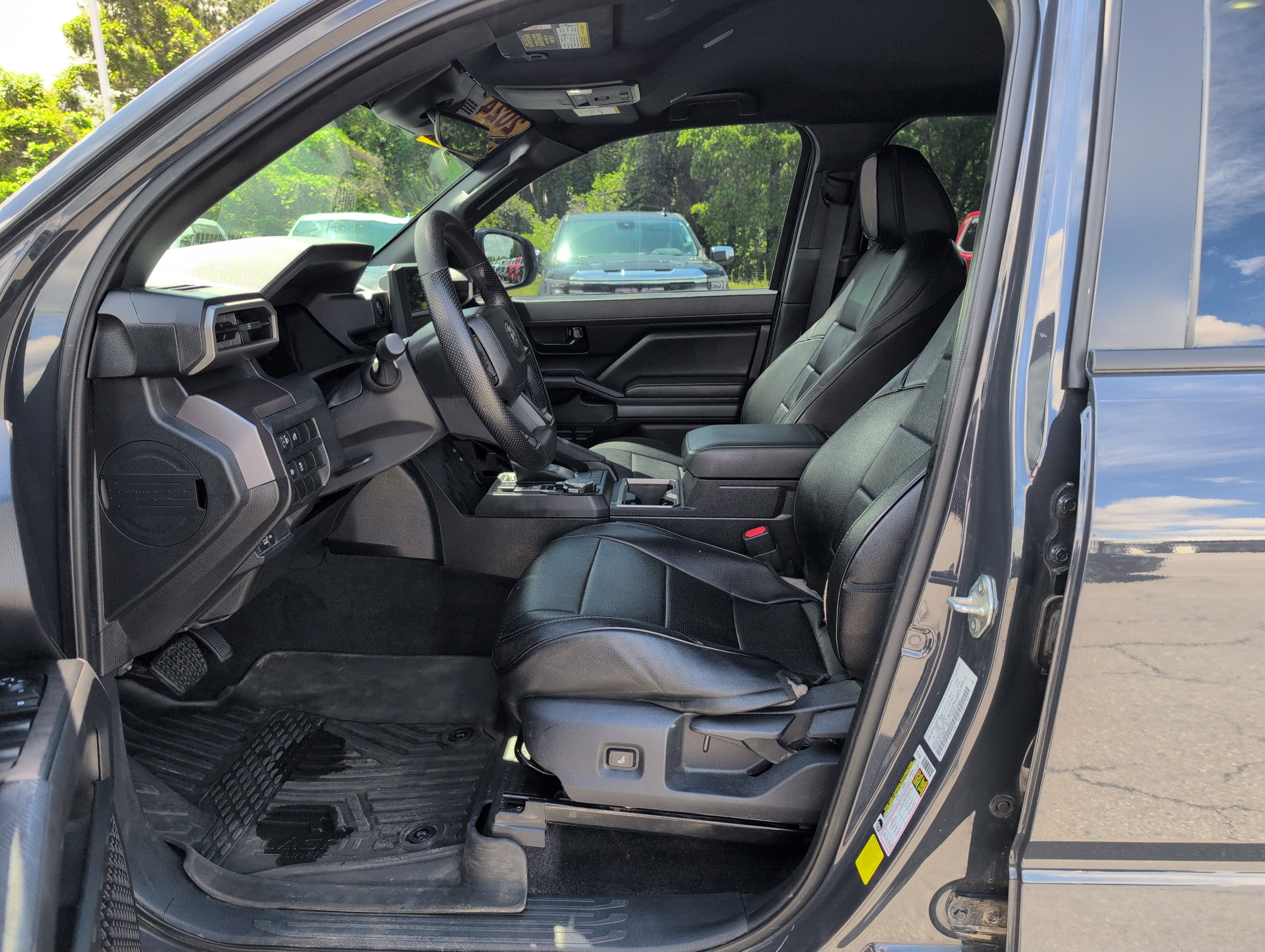 Used 2024 Toyota Tacoma SR5 AWD/4WD image 15