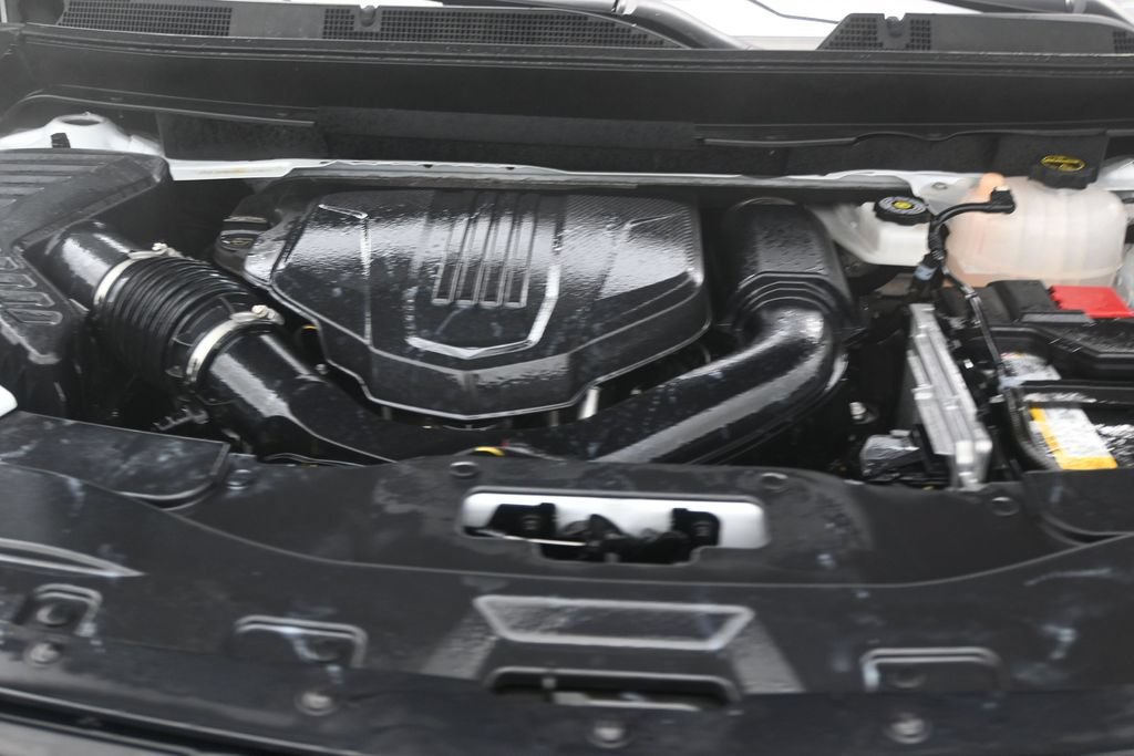 Used 2025 Chevrolet Traverse LT w/ Midnight/Sport Edition FWD image 16