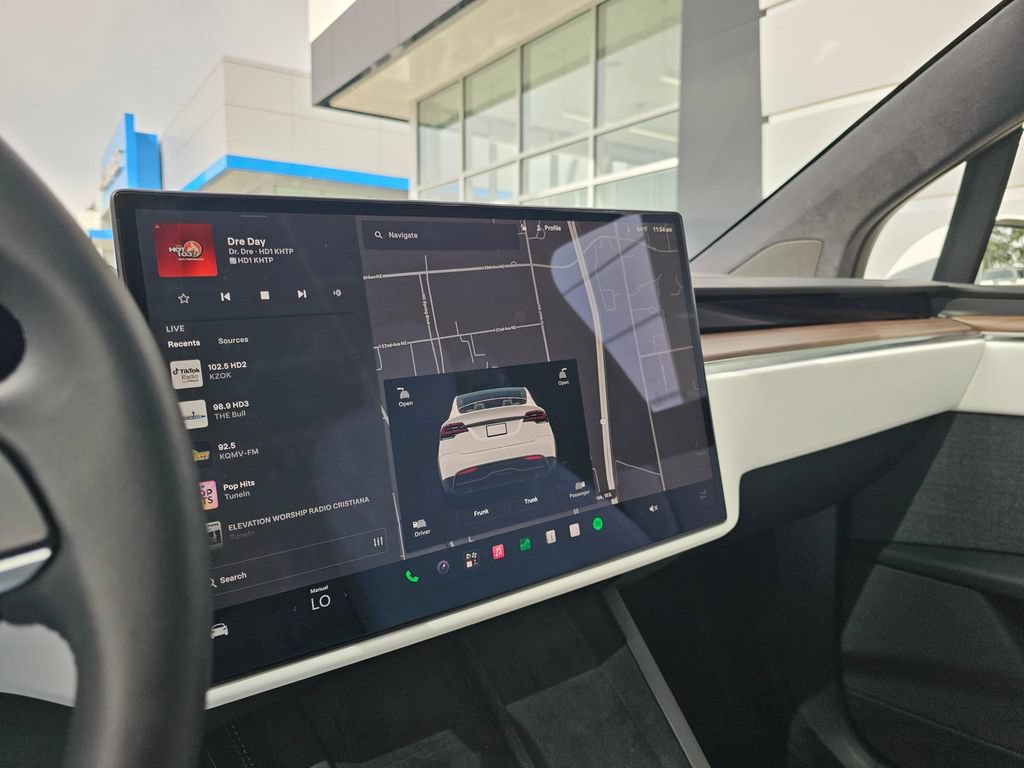 Used 2024 Tesla Model X AWD/4WD image 28