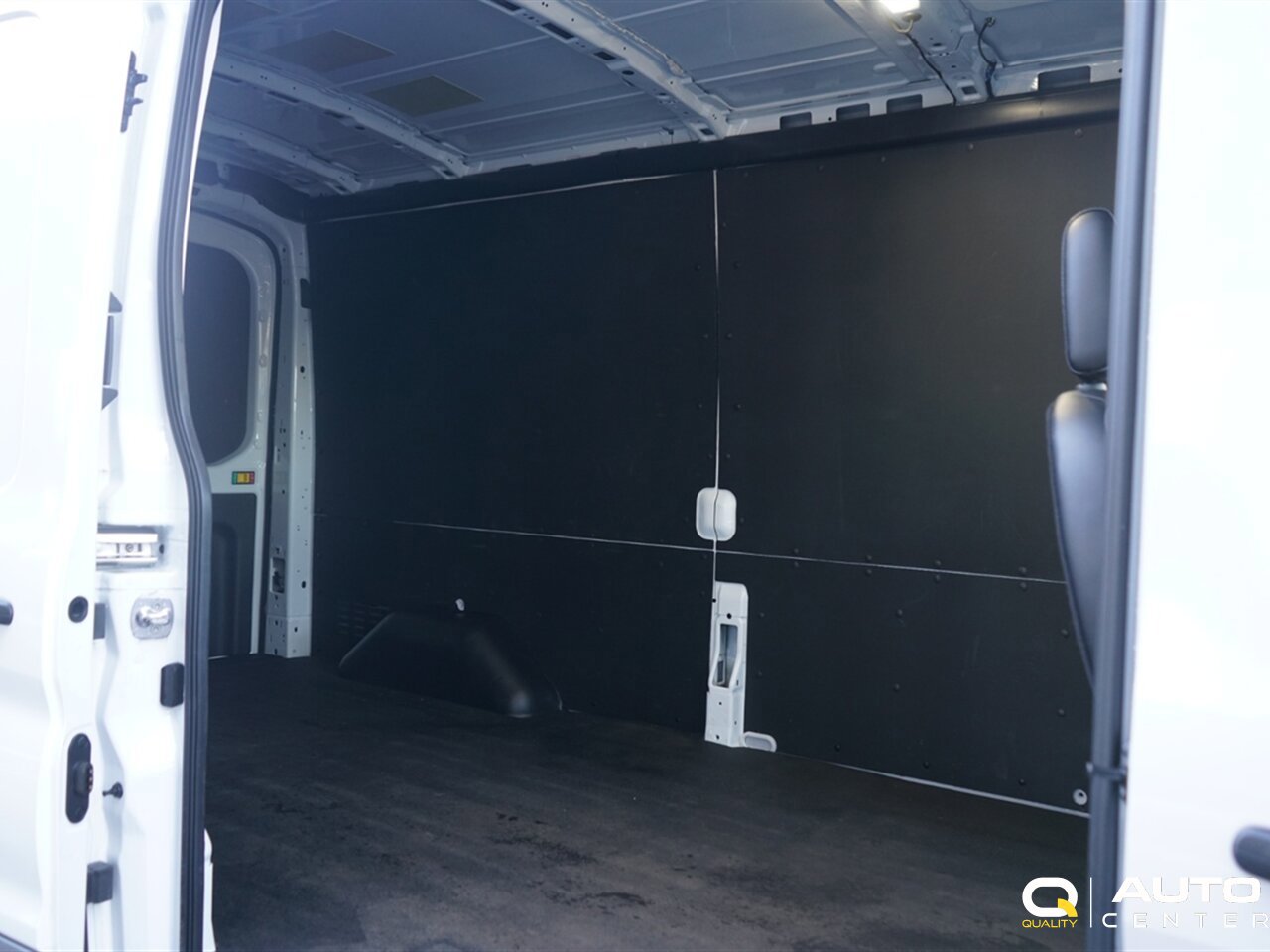 Used 2024 Ford Transit 250 148 Medium Roof w/ Load Area Protection Package image 4
