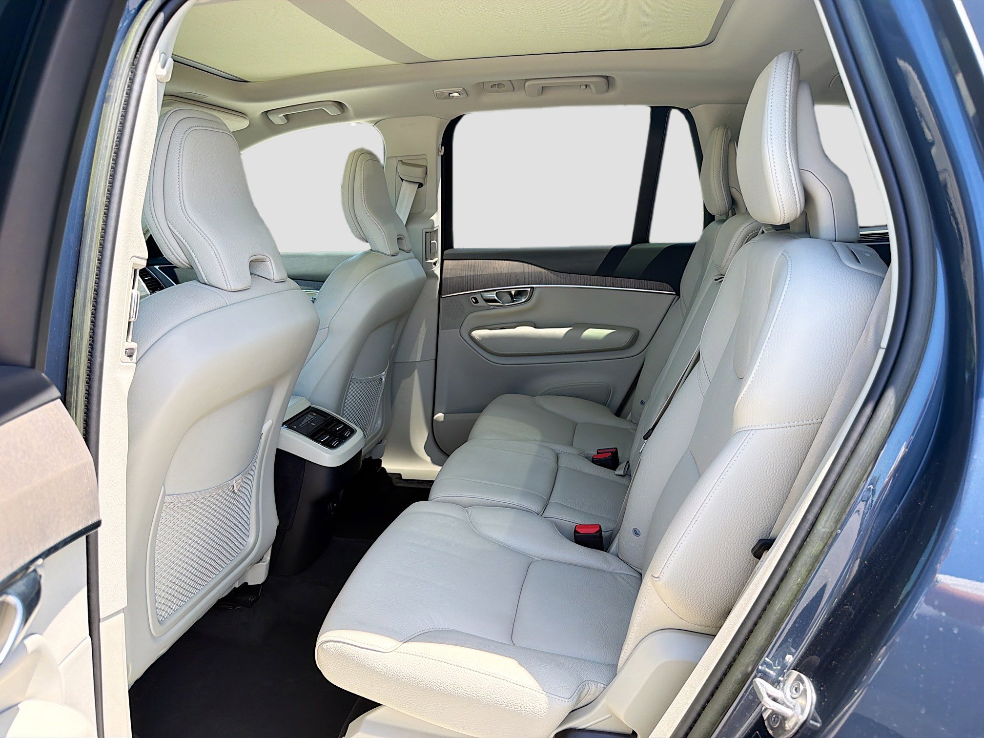 Used 2023 Volvo XC90 B6 Plus AWD/4WD image 22