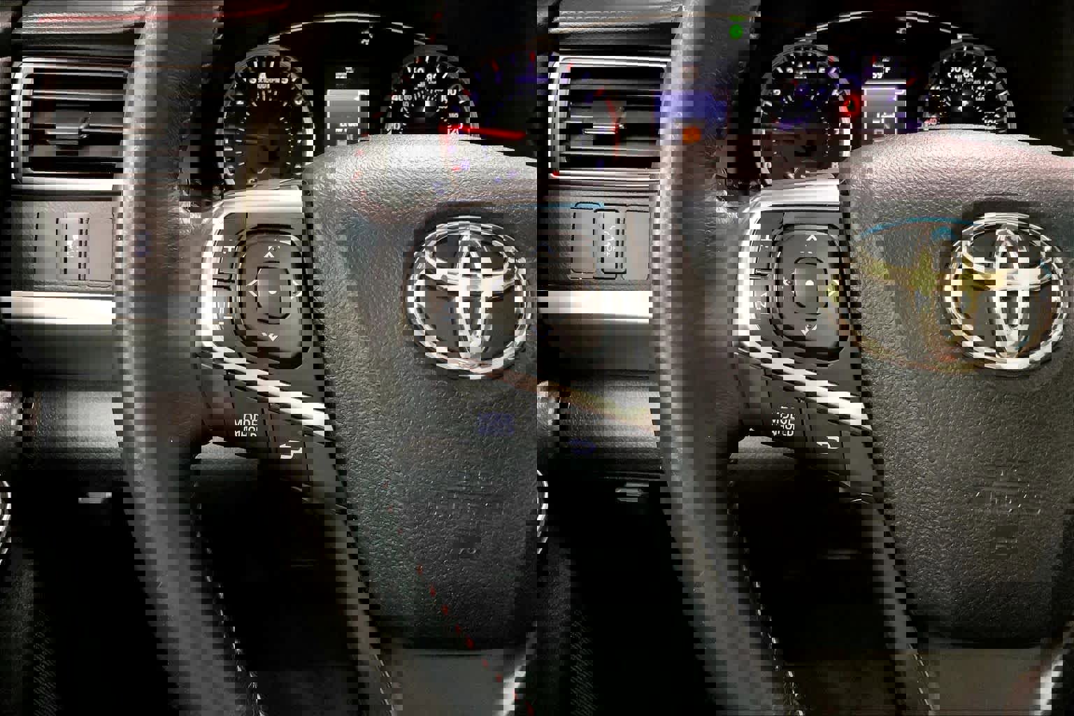 Used 2017 Toyota Camry SE w/ Moonroof Package image 24