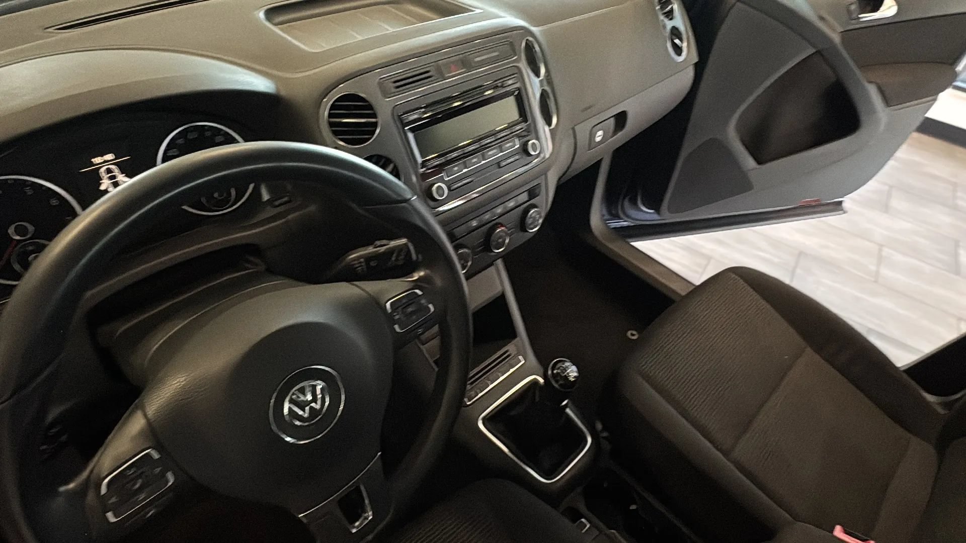 Used 2013 Volkswagen Tiguan S FWD image 24