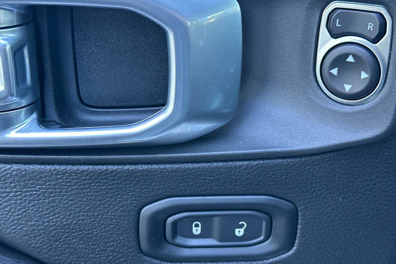 Used 2022 Jeep Wrangler Unlimited Sahara image 11