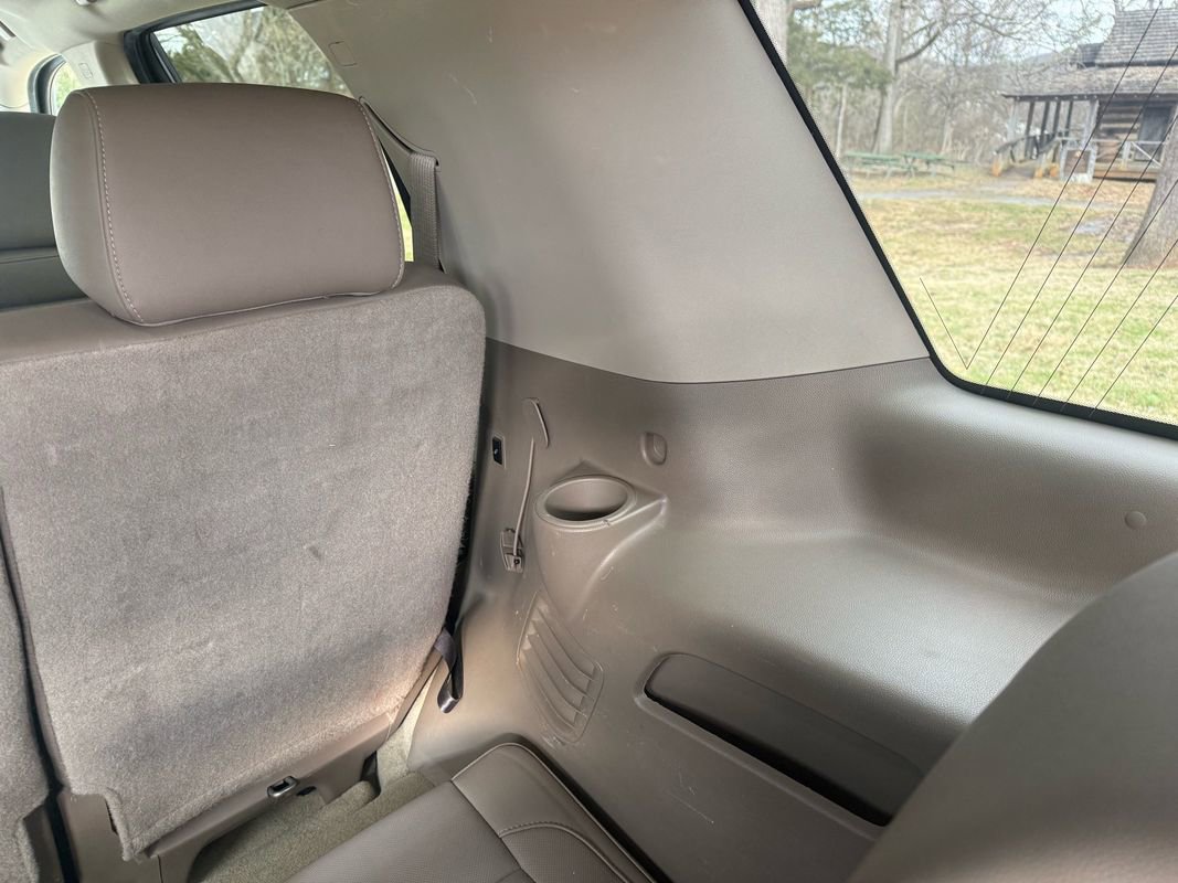 Used 2016 GMC Yukon SLT AWD/4WD image 32