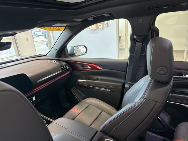 Used 2024 Chevrolet Traverse RS image 31