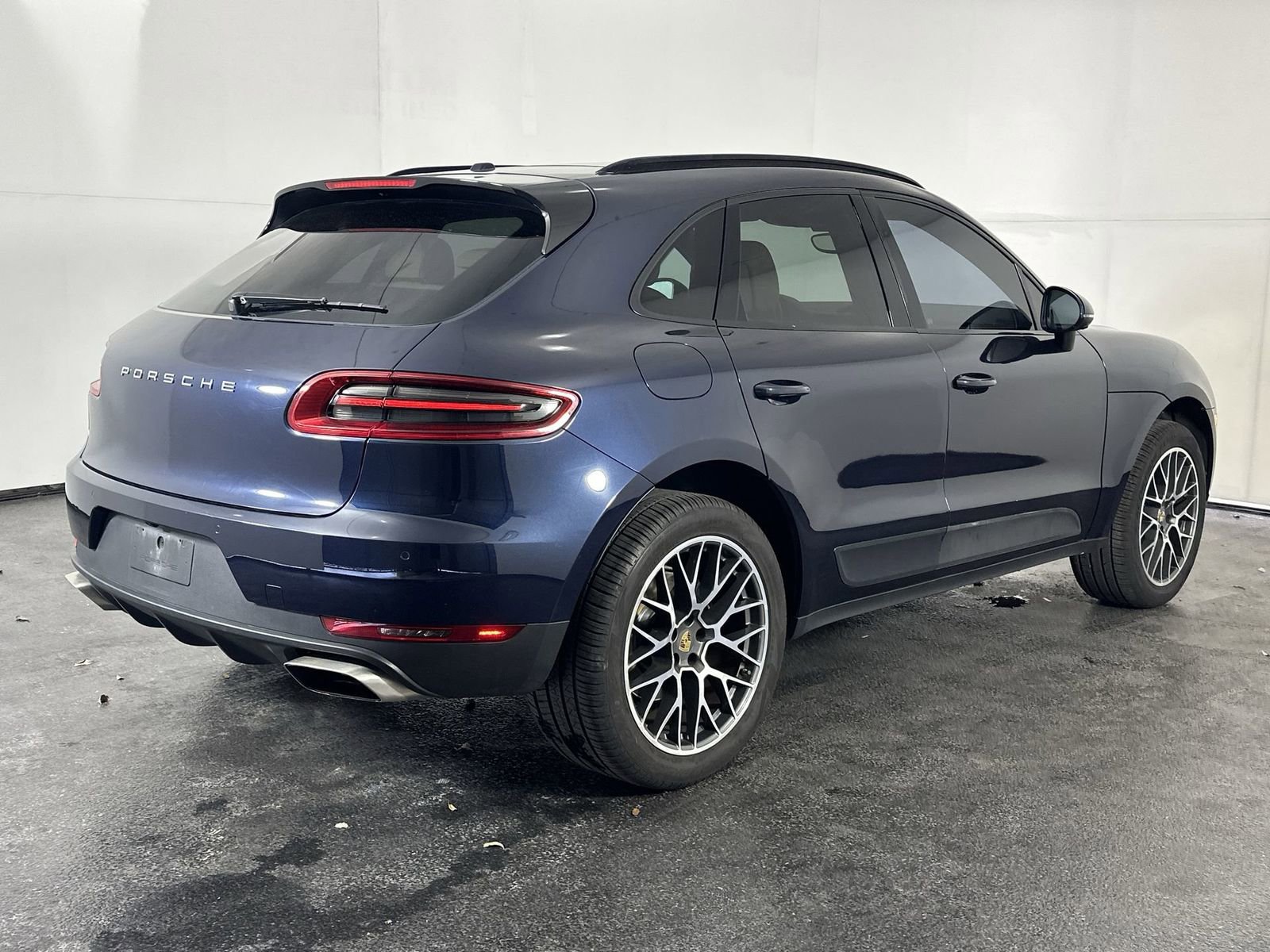 Used 2018 Porsche Macan AWD/4WD image 8