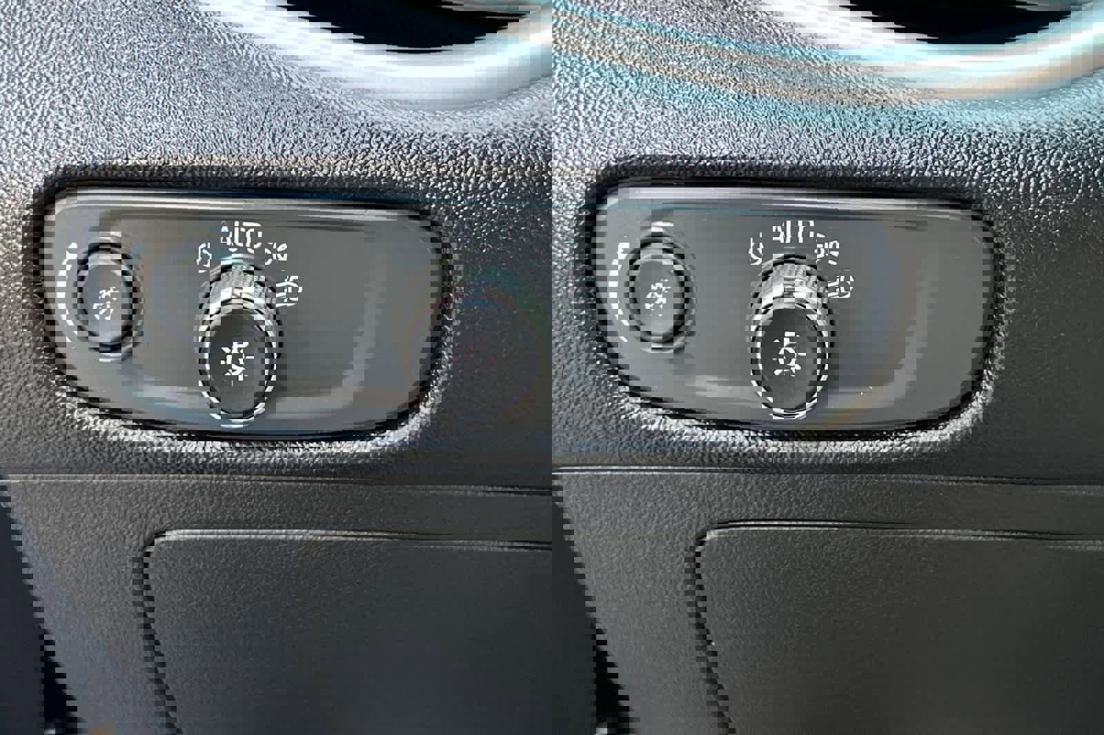 Used 2024 Chevrolet Malibu LT image 32