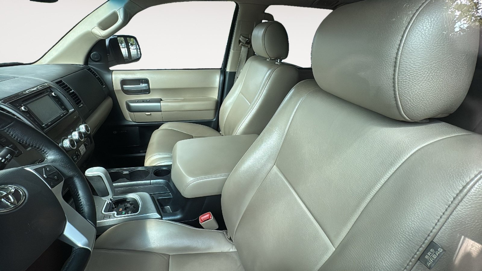 Used 2017 Toyota Sequoia Limited w/ Safety & Convenience Package RWD image 11