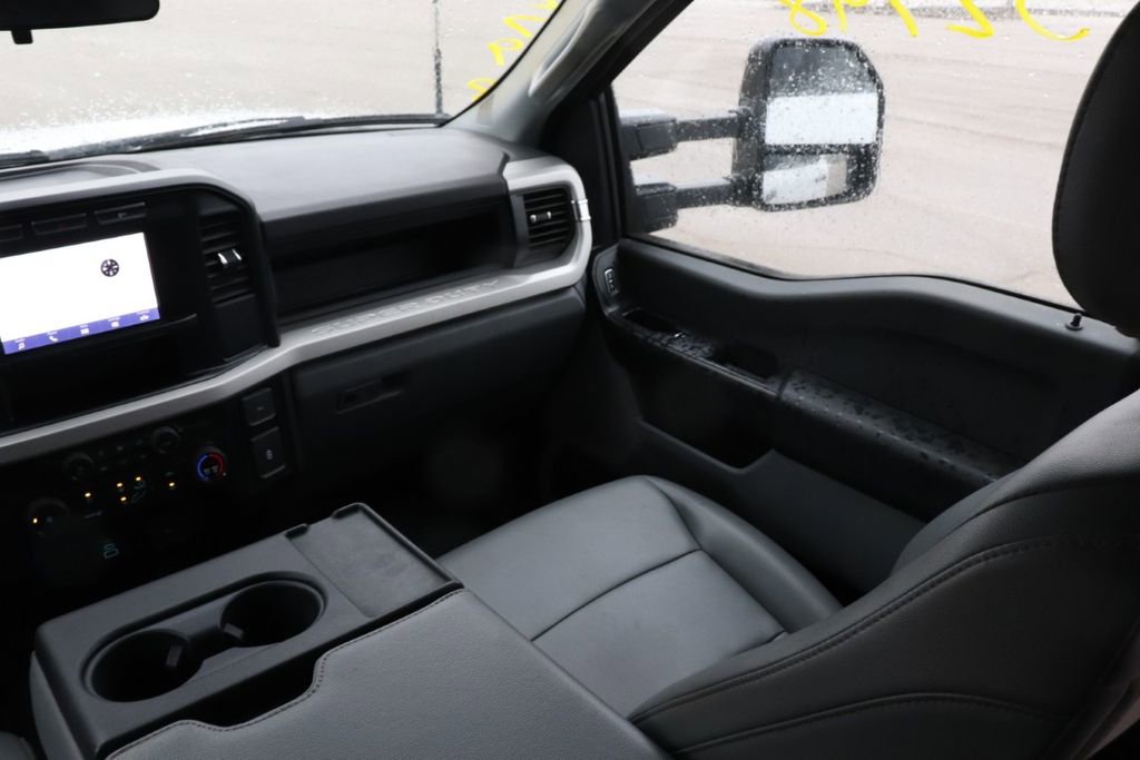 Used 2024 Ford F550 4x4 Crew Cab Super Duty image 13